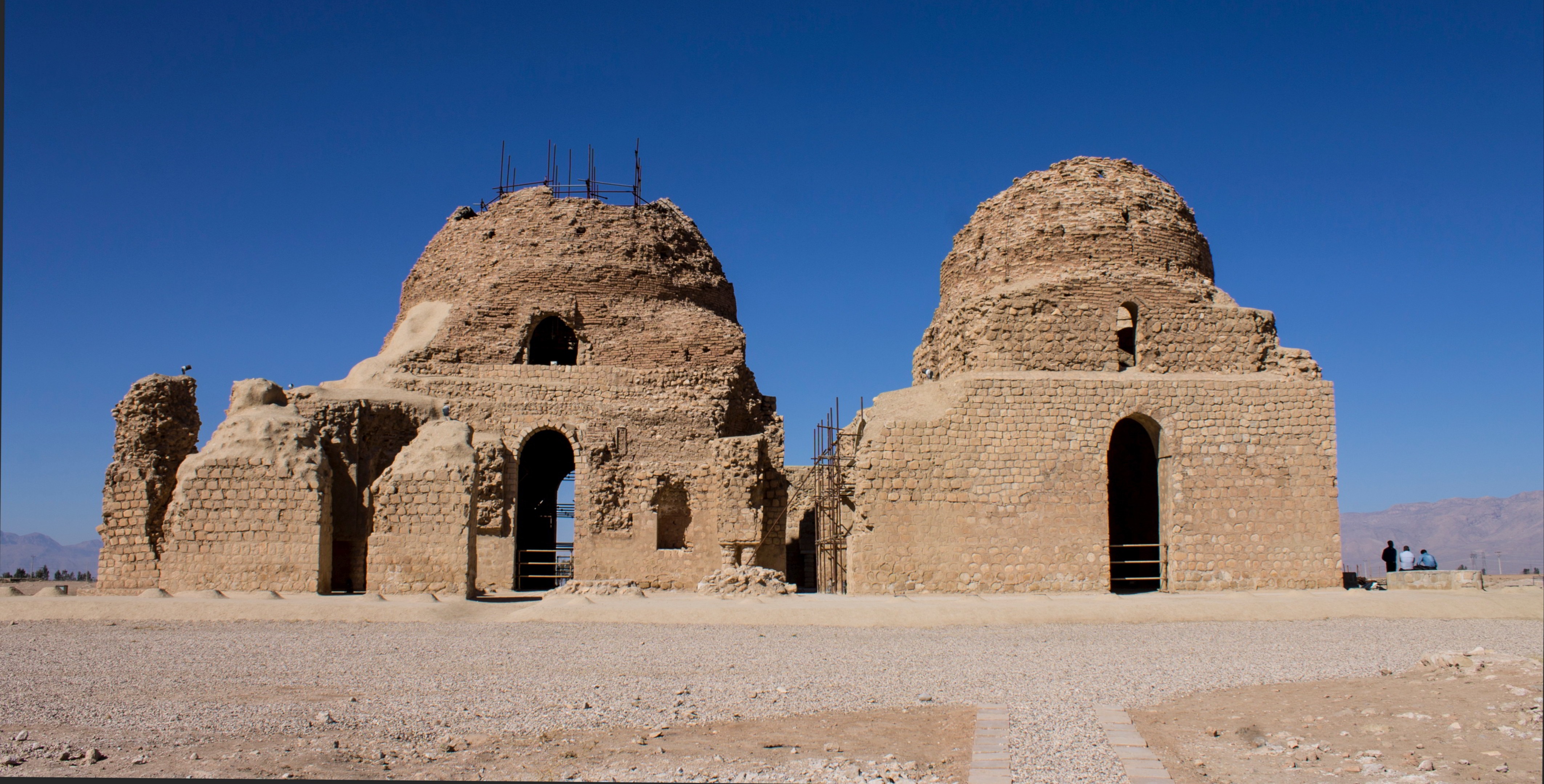 کاخ سروستان 