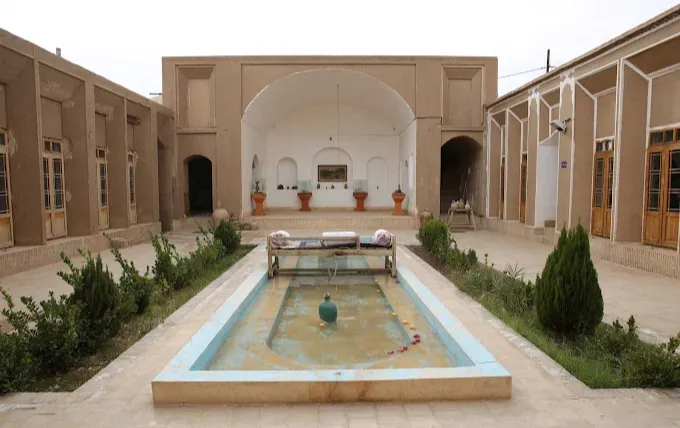 خانه تاریخی دکتر صالحی (موزه تاریخ شهر بهاباد)
