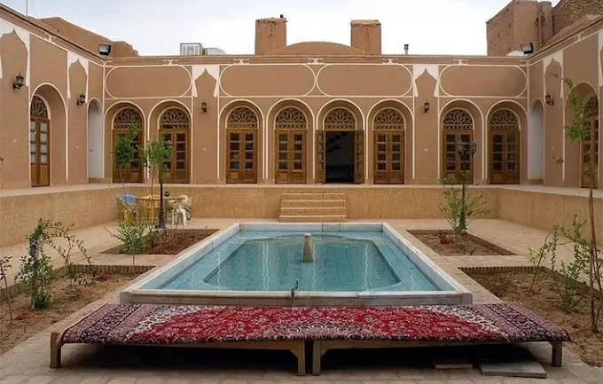   موزه فرش ( خانه تاریخی ملک افضلی)