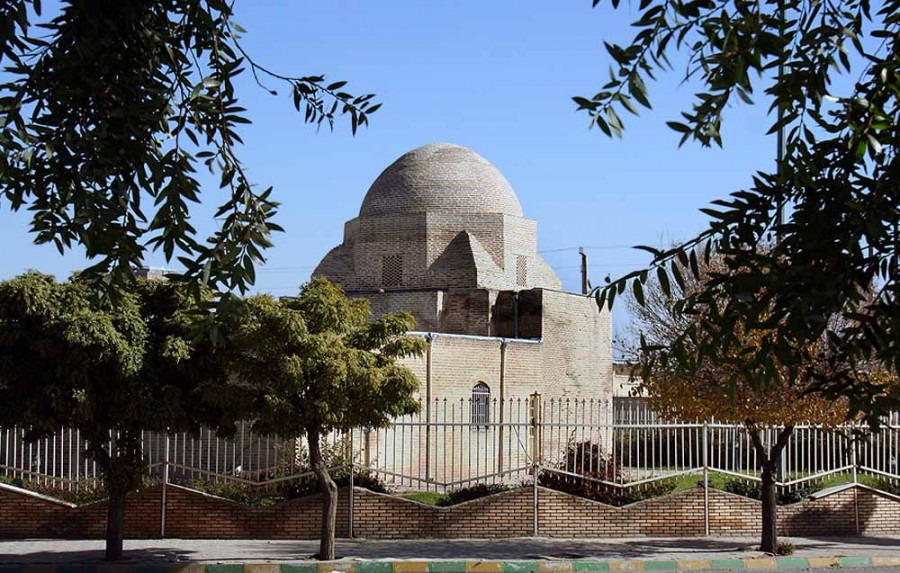 موزه باستان شناسی ابهر (مقبره پیر احمد زهرنوش)