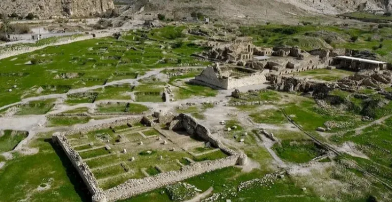 کاخ آپادانا
