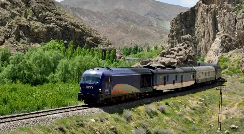 ایستگاه راه‌آهن میبد